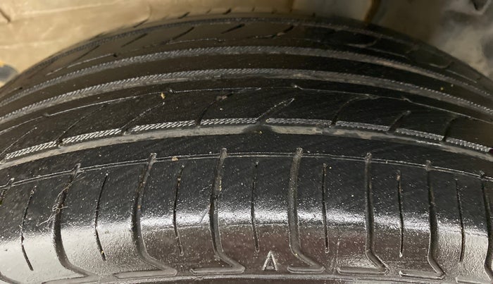 2011 Toyota Etios Liva G, Petrol, Manual, 97,269 km, Left Rear Tyre Tread