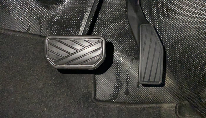 2017 Maruti IGNIS DELTA 1.2 AMT, Petrol, Automatic, 24,612 km, Pedals