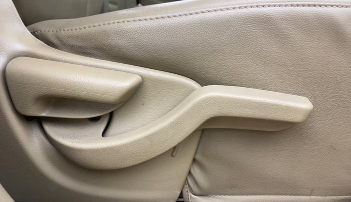 2015 Honda Mobilio 1.5L I-VTEC V, Petrol, Manual, 41,995 km, Driver Side Adjustment Panel