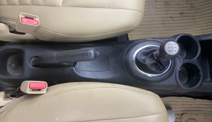 2015 Honda Mobilio 1.5L I-VTEC V, Petrol, Manual, 41,995 km, Gear Lever