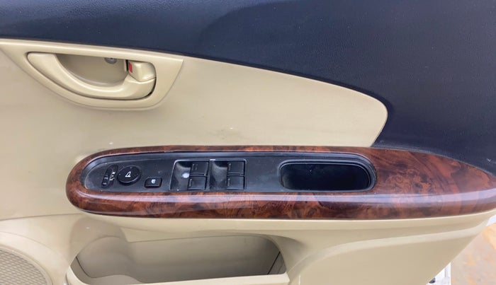 2015 Honda Mobilio 1.5L I-VTEC V, Petrol, Manual, 41,995 km, Driver Side Door Panels Control