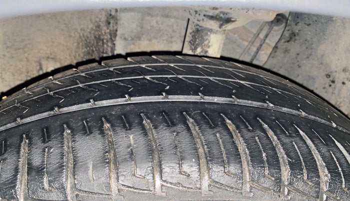 2022 Volkswagen TAIGUN HIGHLINE 1.0 TSI MT, Petrol, Manual, 21,476 km, Left Front Tyre Tread