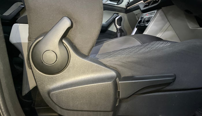 2022 Volkswagen TAIGUN HIGHLINE 1.0 TSI MT, Petrol, Manual, 21,476 km, Driver Side Adjustment Panel