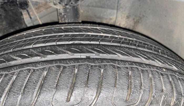 2022 Volkswagen TAIGUN HIGHLINE 1.0 TSI MT, Petrol, Manual, 21,476 km, Right Front Tyre Tread