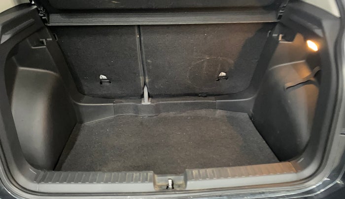 2022 Volkswagen TAIGUN HIGHLINE 1.0 TSI MT, Petrol, Manual, 21,476 km, Boot Inside