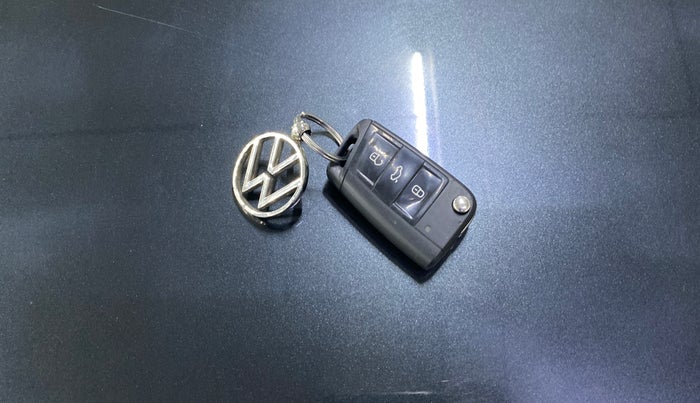 2022 Volkswagen TAIGUN HIGHLINE 1.0 TSI MT, Petrol, Manual, 21,476 km, Key Close Up