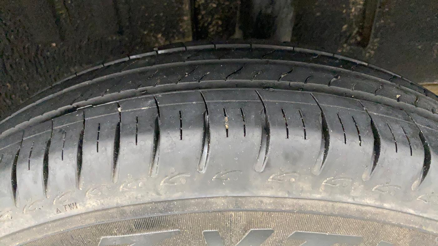 2019 Renault TRIBER RXE MT PETROL, Petrol, Manual, 11,799 km, Left Rear Tyre Tread