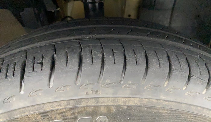 2019 Renault TRIBER RXE MT PETROL, Petrol, Manual, 11,799 km, Right Front Tyre Tread