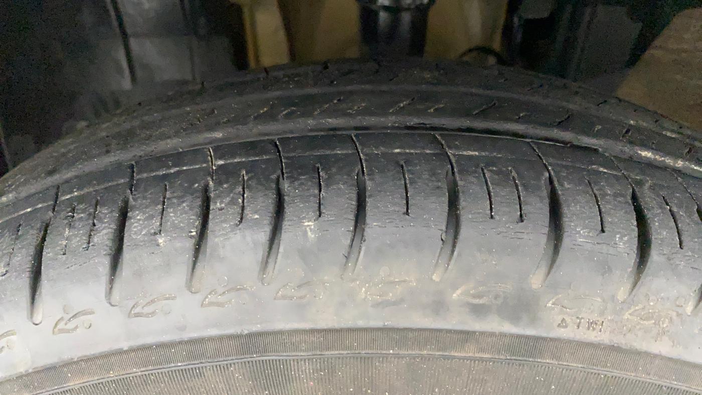 2019 Renault TRIBER RXE MT PETROL, Petrol, Manual, 11,799 km, Left Front Tyre Tread