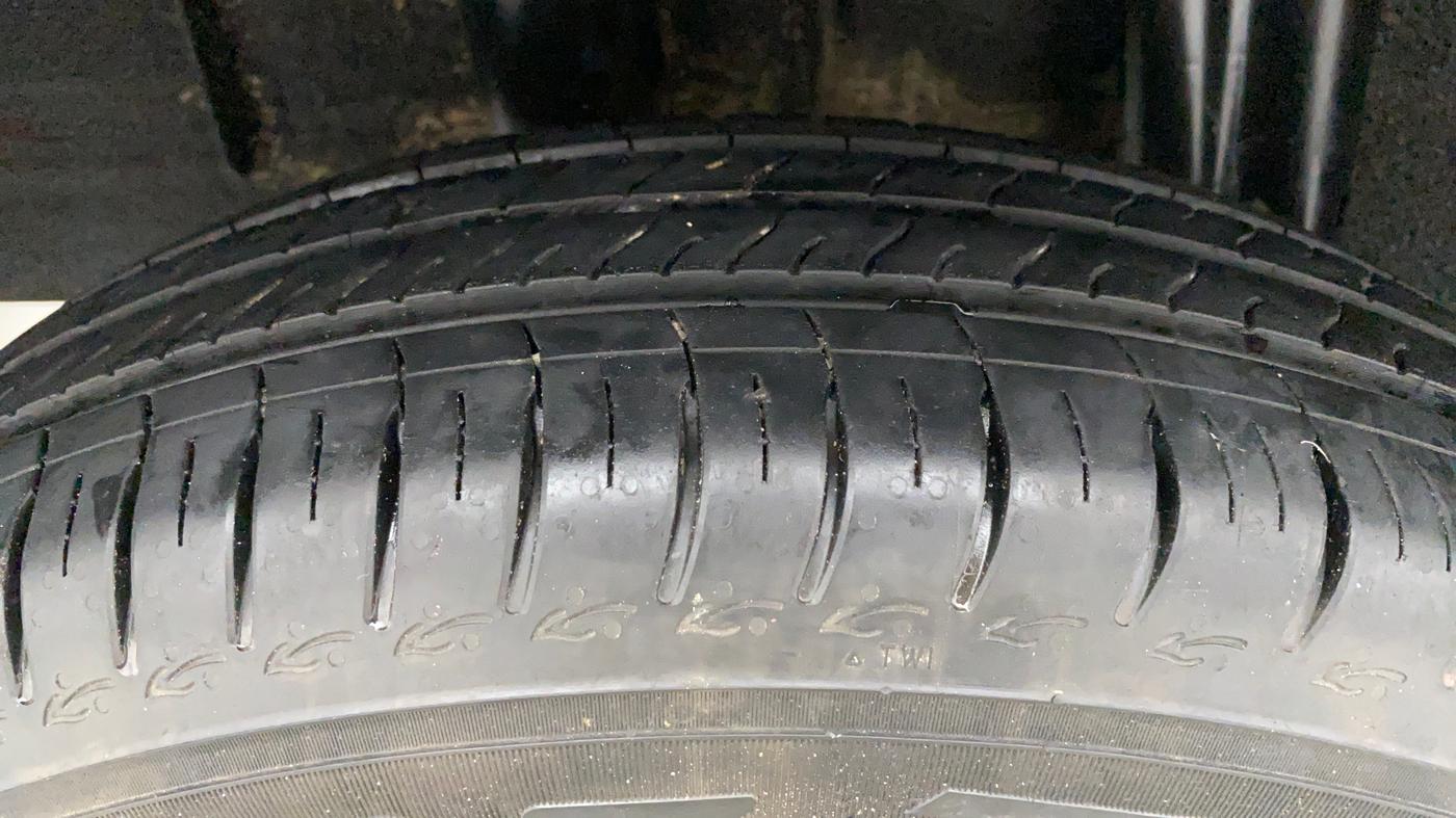 2019 Renault TRIBER RXE MT PETROL, Petrol, Manual, 11,799 km, Right Rear Tyre Tread
