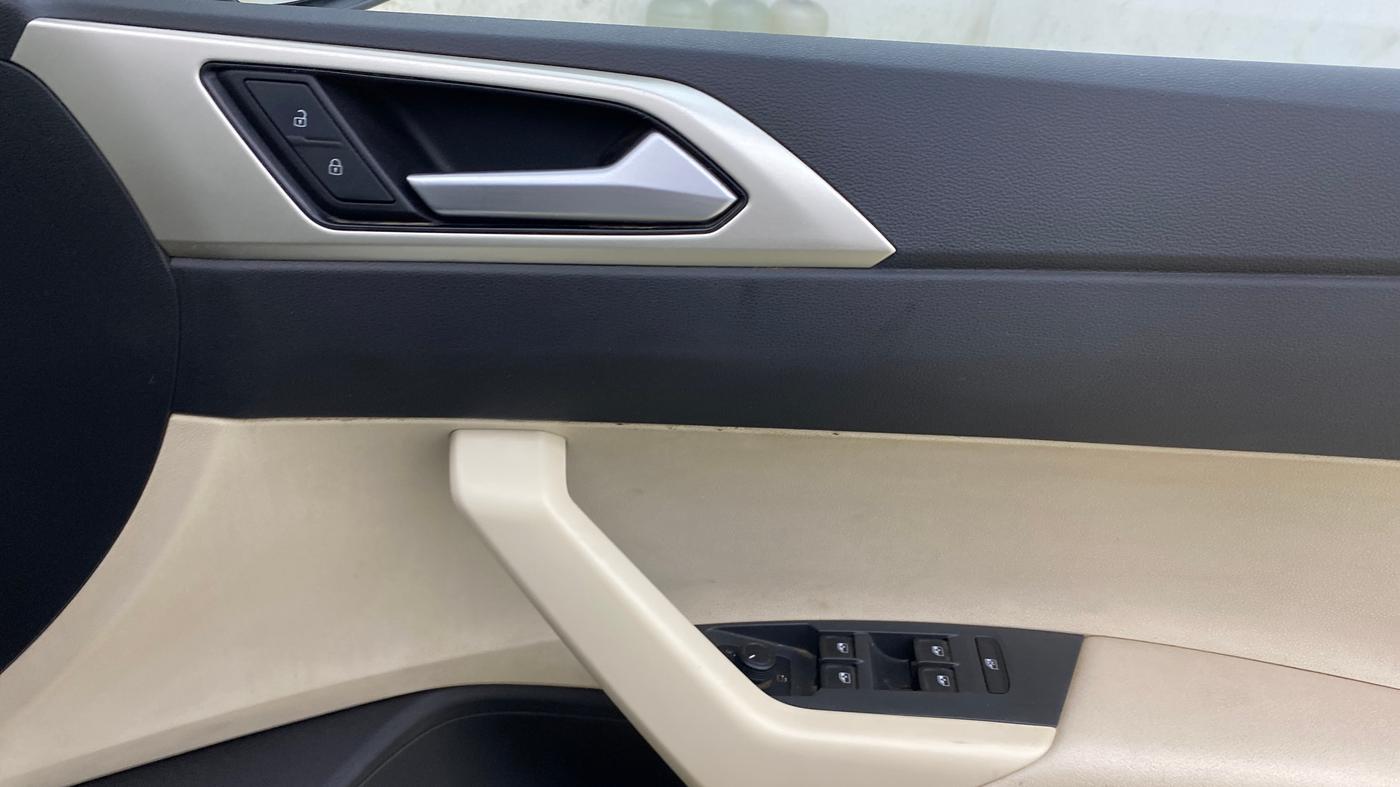 2023 Volkswagen VIRTUS HIGHLINE TSI 1.0 AT, Petrol, Automatic, 69,324 km, Driver Side Door Panels Control