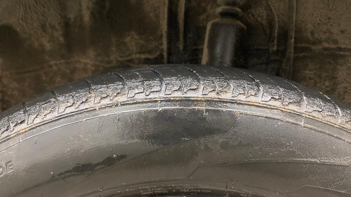 2021 Renault Kiger RXZ TURBO CVT DUAL TONE, Petrol, Automatic, 33,297 km, Left Rear Tyre Tread