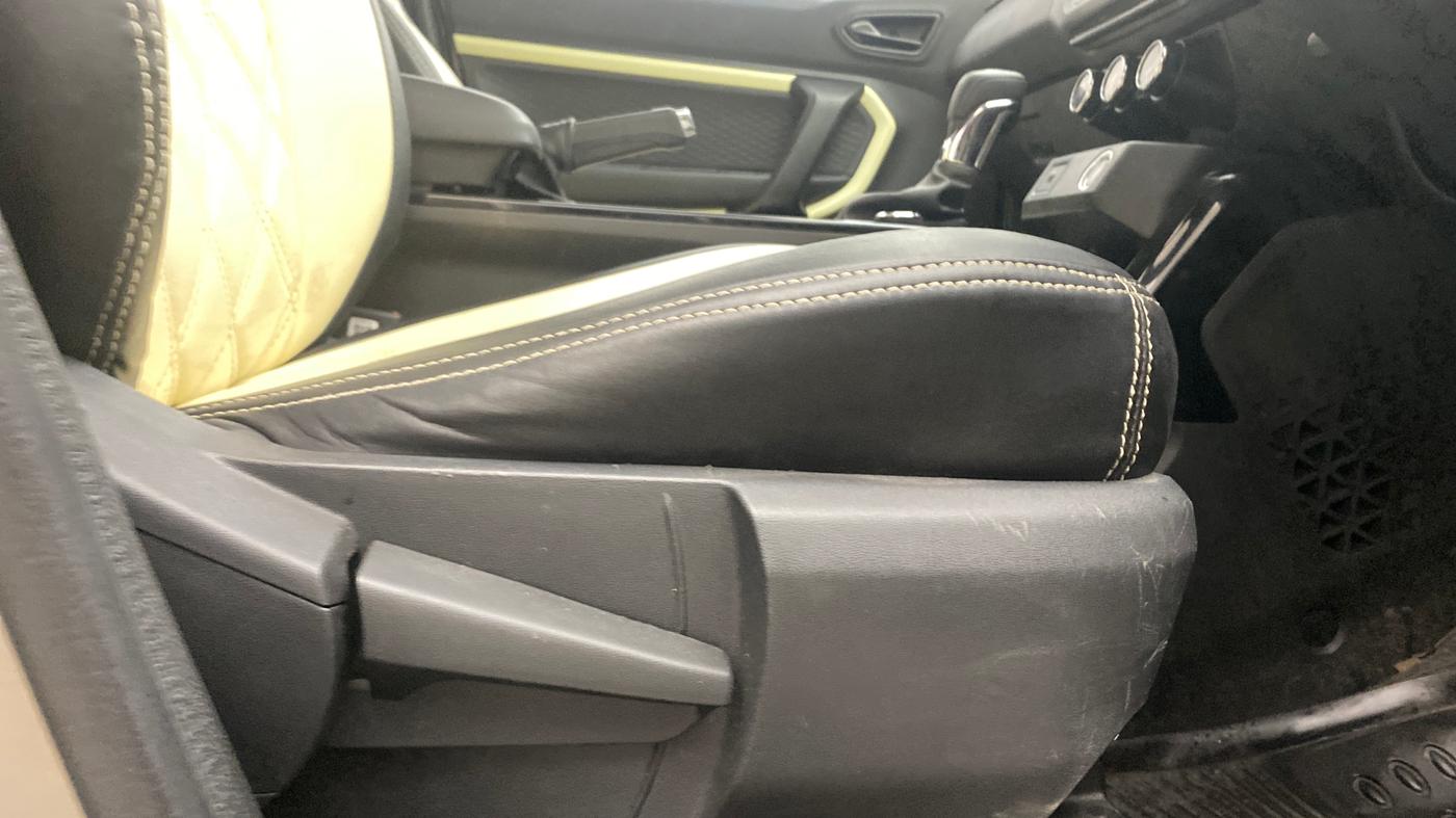 2021 Renault Kiger RXZ TURBO CVT DUAL TONE, Petrol, Automatic, 33,297 km, Driver Side Adjustment Panel
