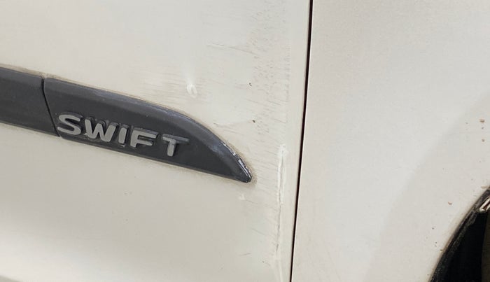 2013 Maruti Swift VXI, Petrol, Manual, 72,205 km, Driver-side door - Slightly dented