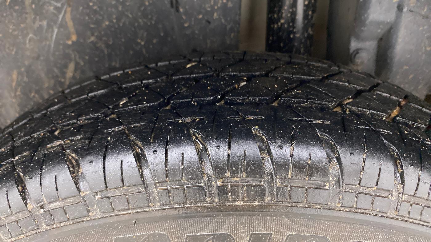 2013 Maruti Swift VXI, Petrol, Manual, 72,205 km, Left Rear Tyre Tread