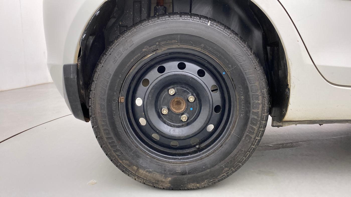 2013 Maruti Swift VXI, Petrol, Manual, 72,205 km, Right Rear Wheel