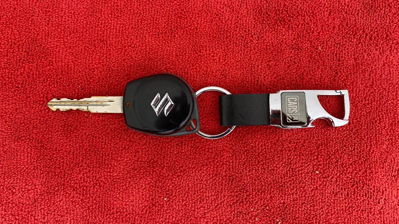 2013 Maruti Swift VXI, Petrol, Manual, 72,205 km, Key Close Up