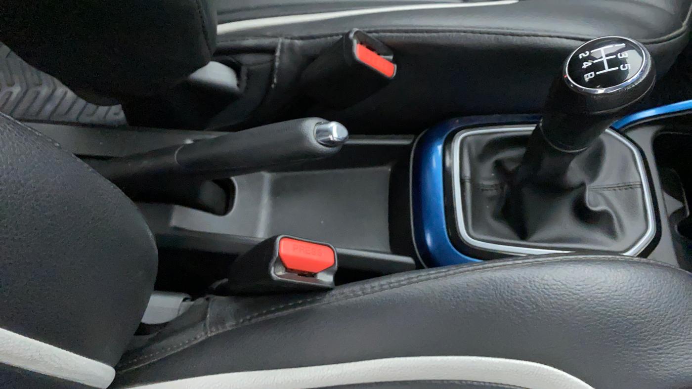 2018 Maruti IGNIS ALPHA 1.2 K12 DUAL TONE, Petrol, Manual, 14,525 km, Gear Lever