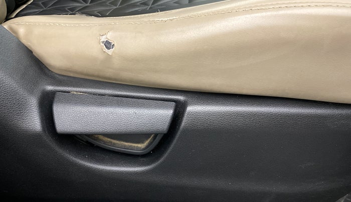 2020 Hyundai NEW SANTRO SPORTZ EXECUTIVE MT CNG, CNG, Manual, 78,314 km, Driver Side Adjustment Panel