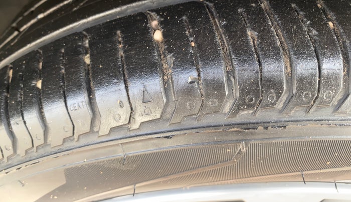 2023 Hyundai NEW I20 SPORTZ 1.2 IVT, Petrol, Automatic, 16,457 km, Right Front Tyre Tread