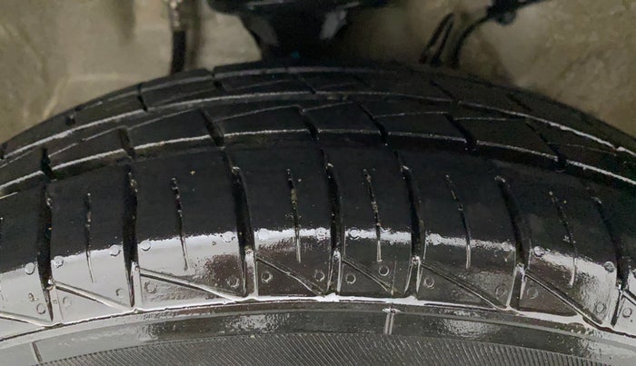 2022 Maruti Alto LXI OPT CNG, CNG, Manual, 3,212 km, Right Front Tyre Tread