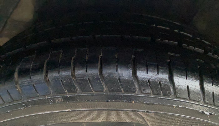 2013 Hyundai i20 SPORTZ 1.2, Petrol, Manual, 1,08,458 km, Right Rear Tyre Tread