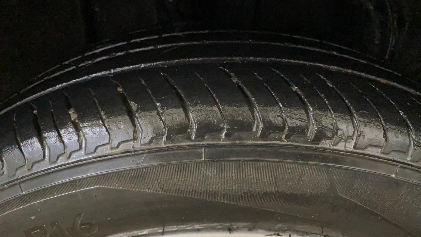 2022 Nissan MAGNITE XE, Petrol, Manual, 37,327 km, Right Rear Tyre Tread