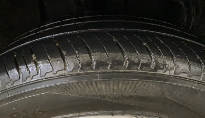 2022 Nissan MAGNITE XE, Petrol, Manual, 37,327 km, Right Rear Tyre Tread