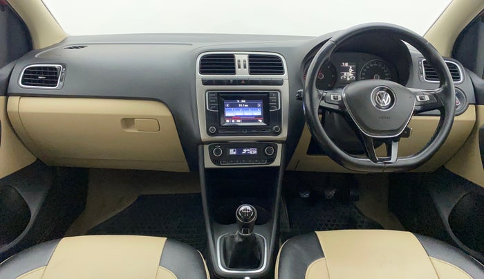 2017 Volkswagen Polo HIGHLINE1.5L, Diesel, Manual, 1,21,741 km, Dashboard