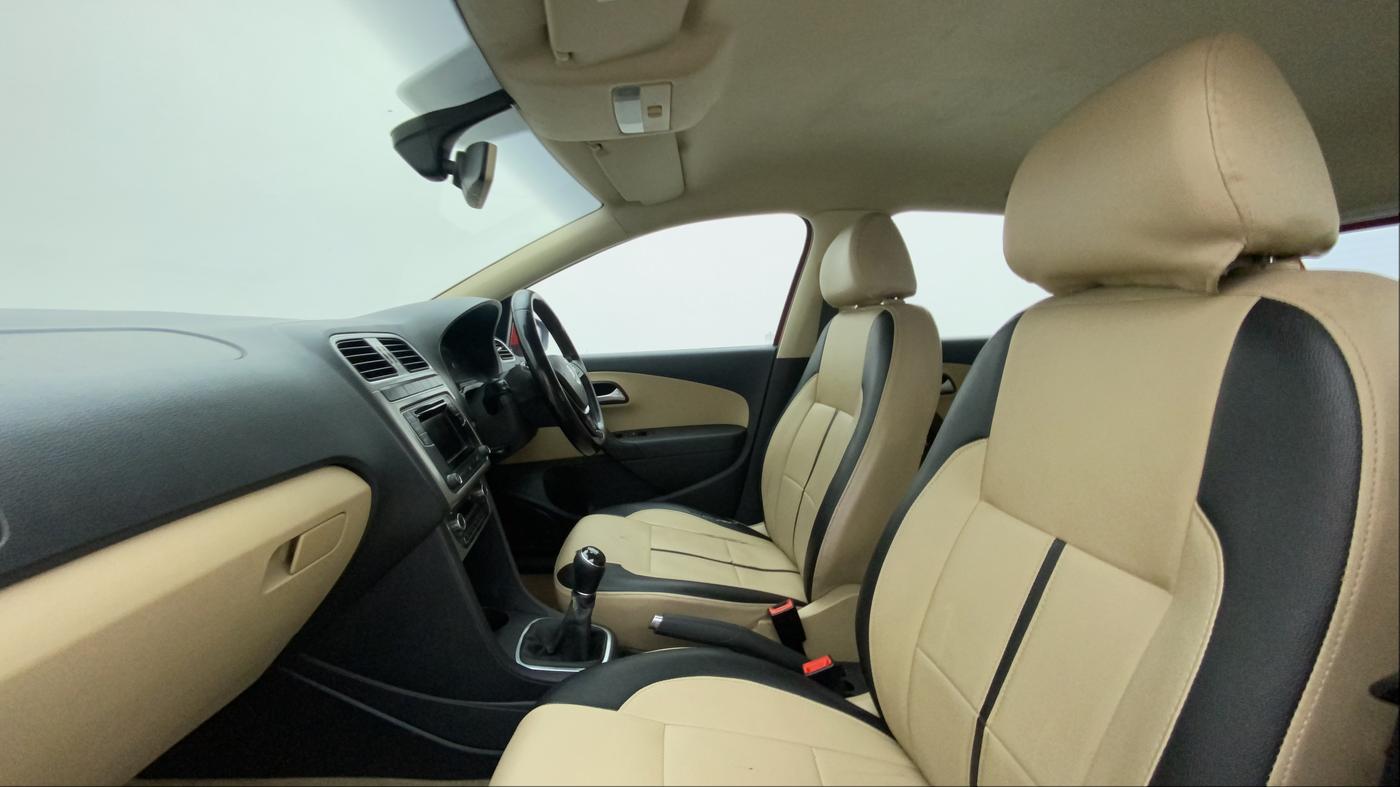 2017 Volkswagen Polo HIGHLINE1.5L, Diesel, Manual, 1,21,741 km, Right Side Front Door Cabin