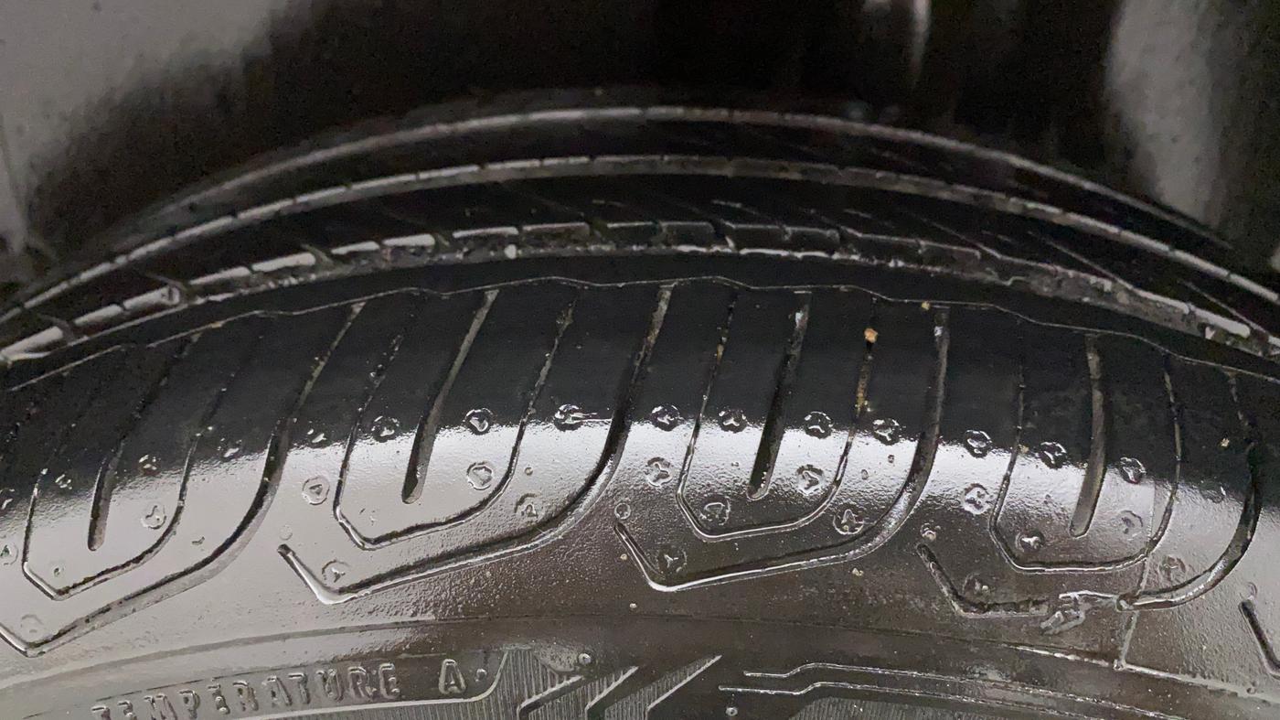 2017 Volkswagen Polo HIGHLINE1.5L, Diesel, Manual, 1,21,741 km, Left Rear Tyre Tread
