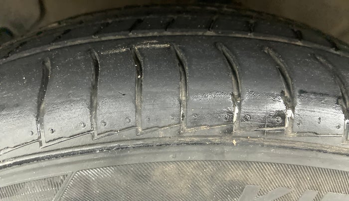 2020 Hyundai NEW SANTRO 1.1 SPORTZ MT CNG, CNG, Manual, 27,509 km, Left Front Tyre Tread