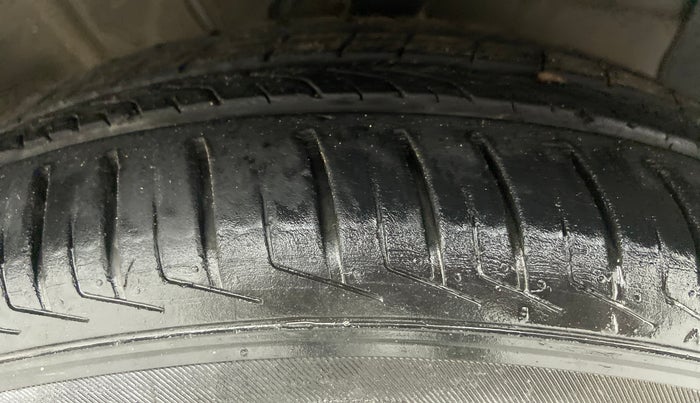 2020 Hyundai NEW SANTRO 1.1 SPORTZ MT CNG, CNG, Manual, 27,509 km, Right Front Tyre Tread