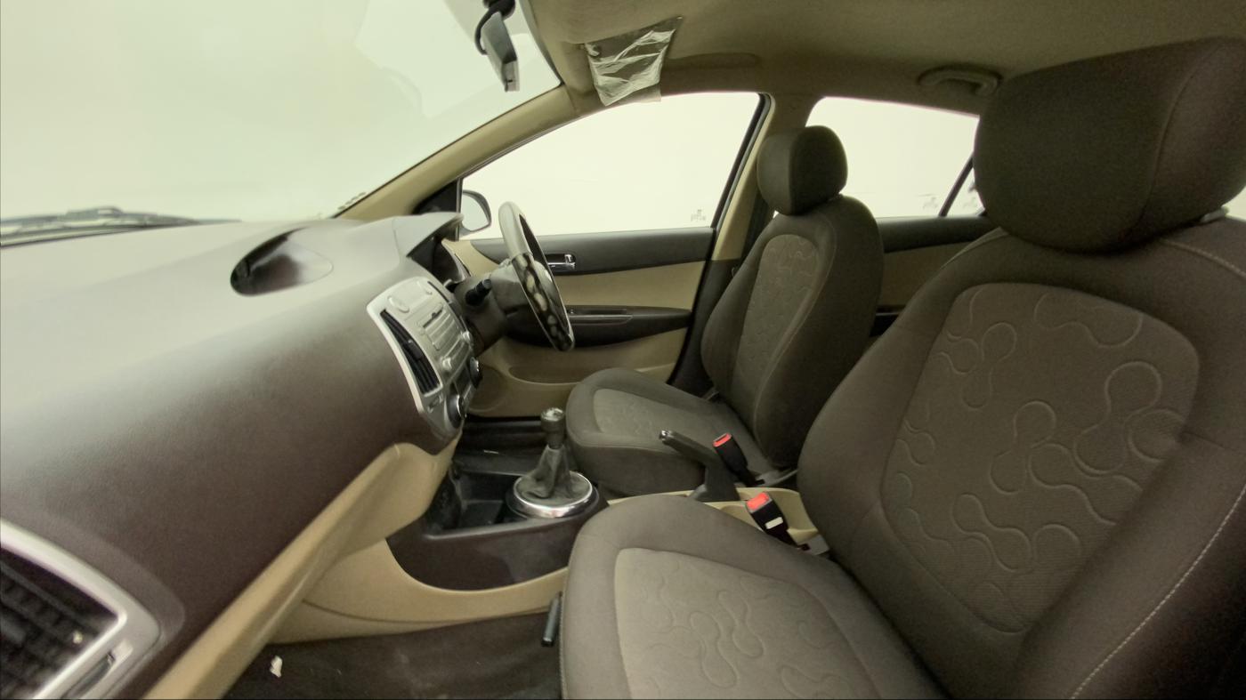 2011 Hyundai i20 MAGNA 1.2, Petrol, Manual, 21,831 km, Right Side Front Door Cabin