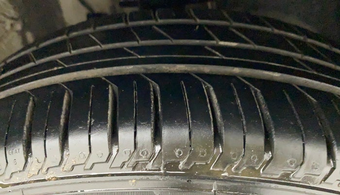 2012 Volkswagen Polo COMFORTLINE 1.2L PETROL, CNG, Manual, 38,225 km, Right Front Tyre Tread