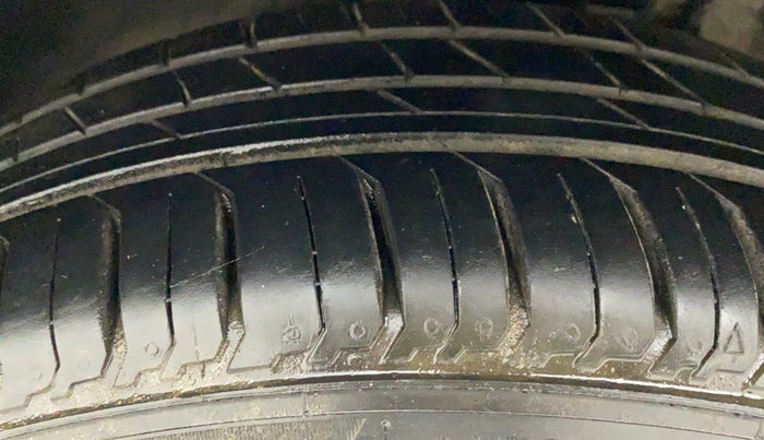 2012 Volkswagen Polo COMFORTLINE 1.2L PETROL, CNG, Manual, 38,225 km, Left Front Tyre Tread