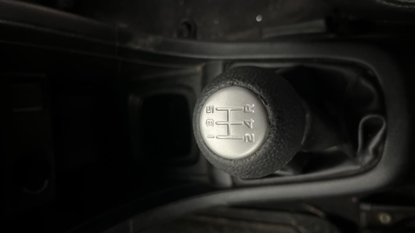 2015 Maruti Swift ZXI, Petrol, Manual, 56,451 km, Gear Lever