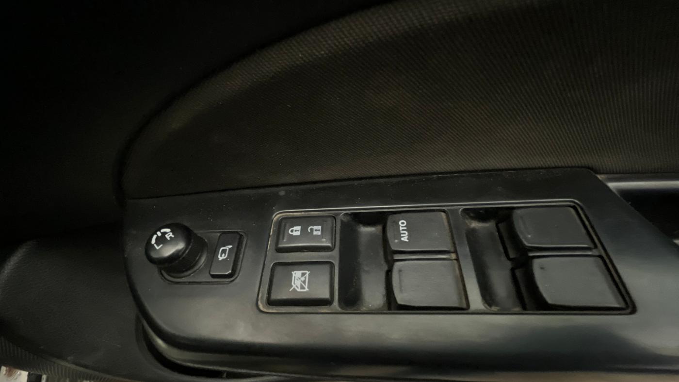 2015 Maruti Swift ZXI, Petrol, Manual, 56,451 km, Driver Side Door Panels Control