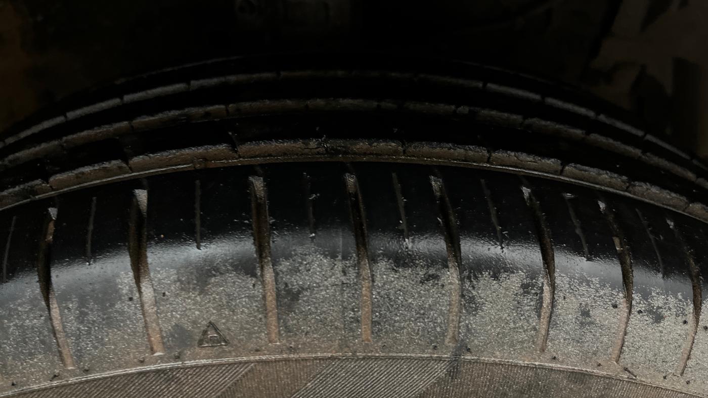 2015 Maruti Swift ZXI, Petrol, Manual, 56,451 km, Right Front Tyre Tread