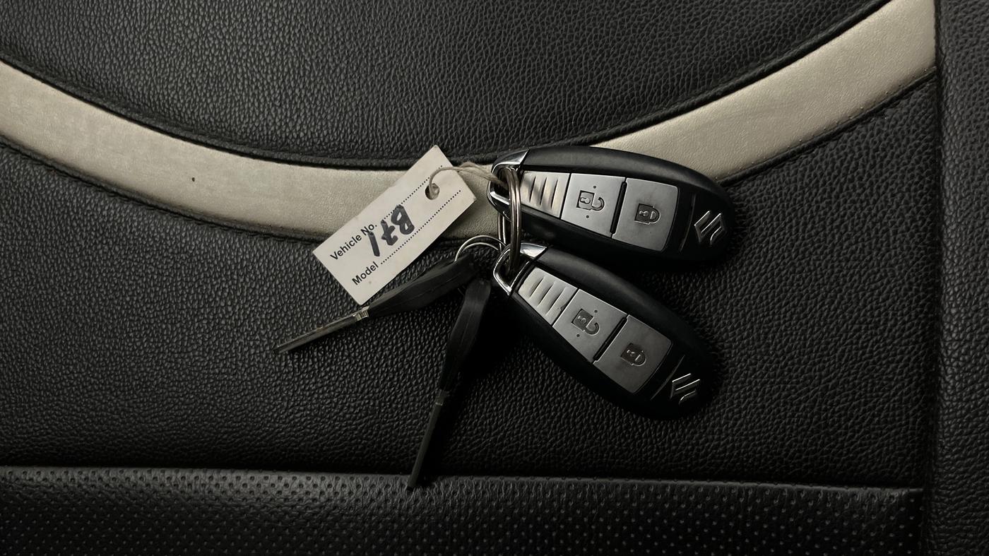 2015 Maruti Swift ZXI, Petrol, Manual, 56,451 km, Key Close Up