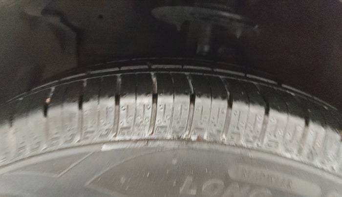 2019 Maruti Ciaz SIGMA 1.5 SHVS MT  PETROL, Petrol, Manual, 75,428 km, Left Front Tyre Tread