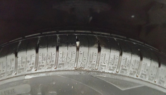 2019 Maruti Ciaz SIGMA 1.5 SHVS MT  PETROL, Petrol, Manual, 75,428 km, Right Front Tyre Tread