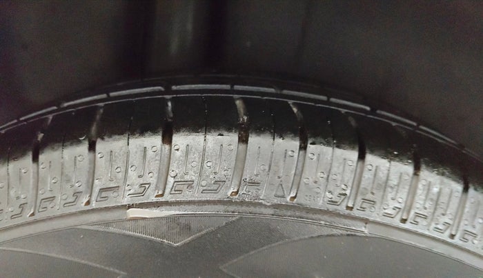 2019 Maruti Ciaz SIGMA 1.5 SHVS MT  PETROL, Petrol, Manual, 75,428 km, Right Rear Tyre Tread