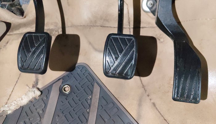 2019 Maruti Ciaz SIGMA 1.5 SHVS MT  PETROL, Petrol, Manual, 75,428 km, Pedals