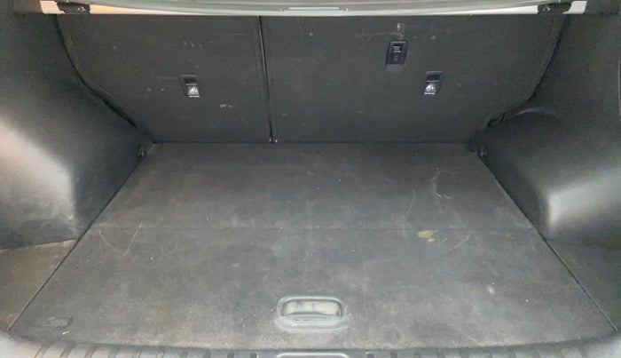 2018 Hyundai Tucson 2WD AT GL DIESEL, Diesel, Automatic, 30,136 km, Boot Inside