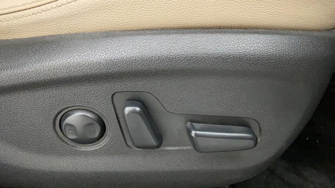 2018 Hyundai Tucson 2WD AT GL DIESEL, Diesel, Automatic, 30,136 km, Driver Side Adjustment Panel