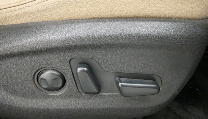 2018 Hyundai Tucson 2WD AT GL DIESEL, Diesel, Automatic, 30,136 km, Driver Side Adjustment Panel