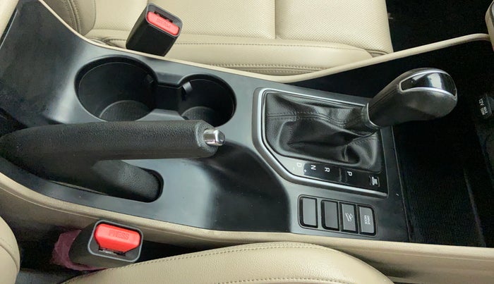 2018 Hyundai Tucson 2WD AT GL DIESEL, Diesel, Automatic, 30,136 km, Gear Lever