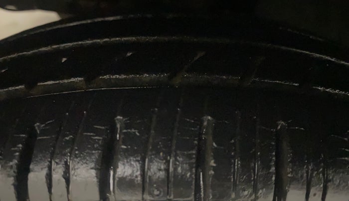 2015 Hyundai Eon D-LITE+, Petrol, Manual, 26,920 km, Left Front Tyre Tread