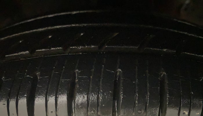 2015 Hyundai Eon D-LITE+, Petrol, Manual, 26,920 km, Right Front Tyre Tread